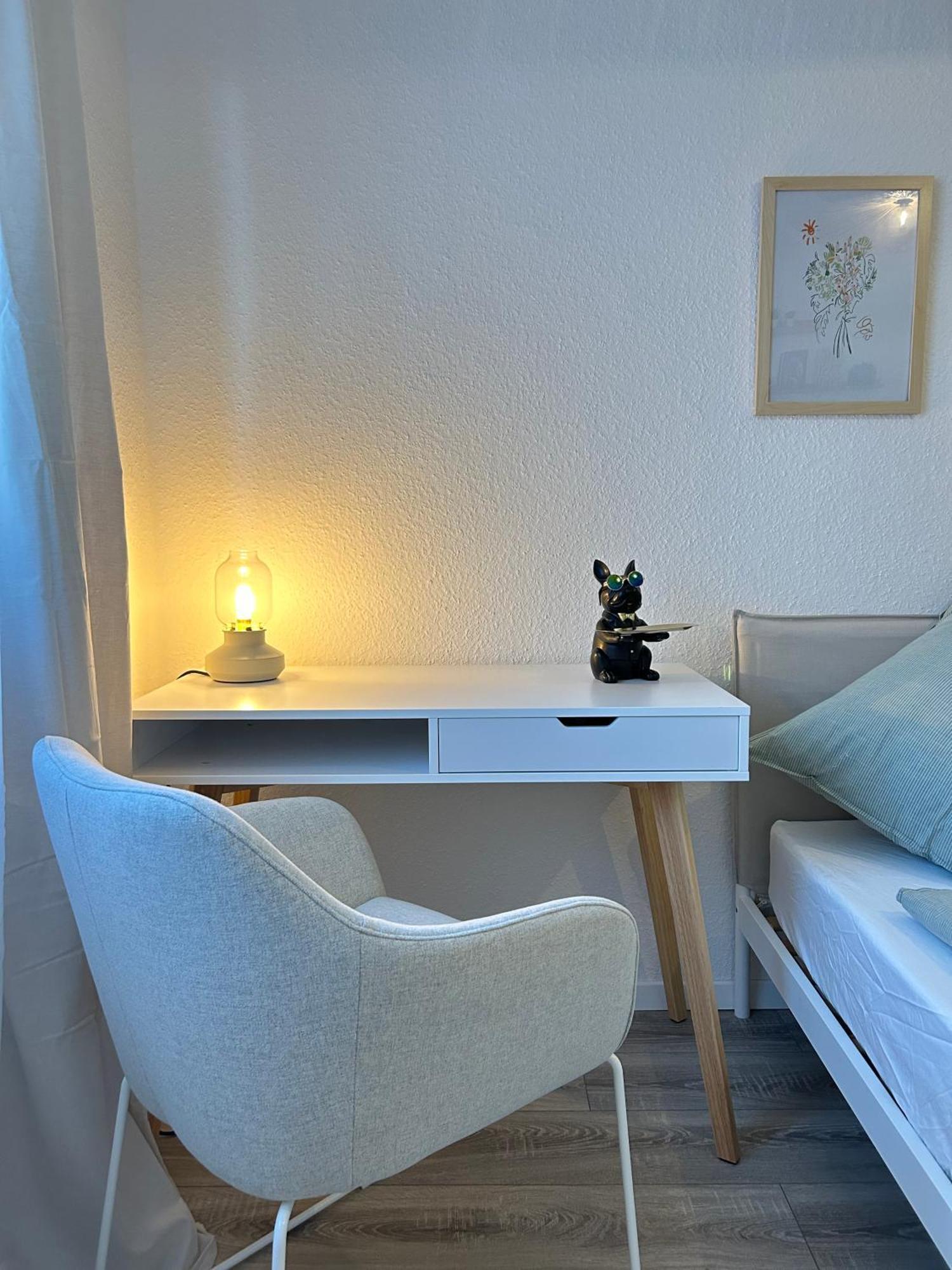 Modernes Designer-Apartment Fuer 7 Gaeste - 80Qm In Zentraler Lage, Self-Check-In Karlsruhe Eksteriør bilde